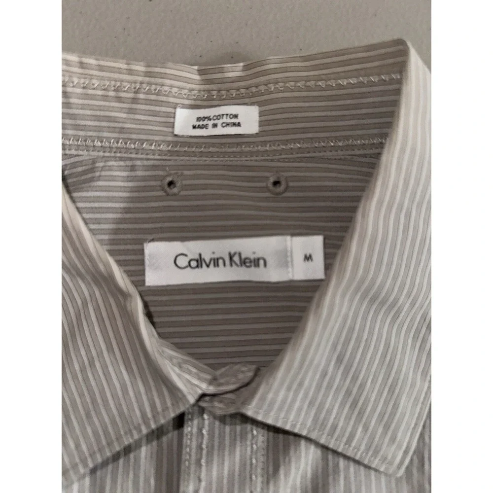 Calvin Klein Men's Non-Iron Long Sleeve Grey Stripe Dress Shirt Size Medium